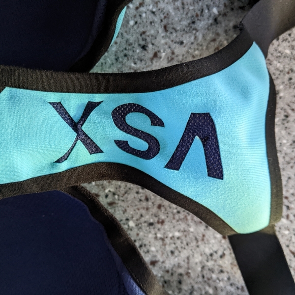 Victoria's Secret Sport Sports Bra size 34C - Picture 4 of 7